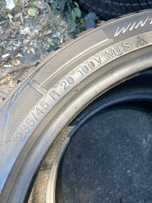 Шини 235 45 20 Vredestein 85% Зима