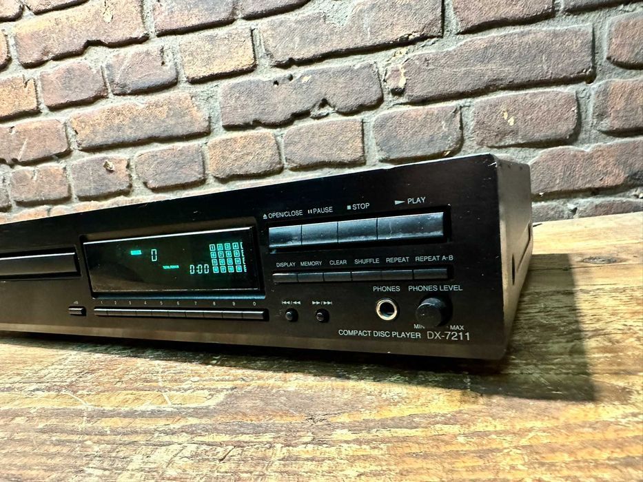 Odtwarzacz CD Onkyo DX-7211