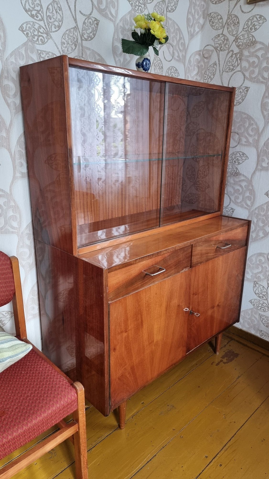 Piękna szafka vintage prl witrynka biblioteczka serwantka orzech włos
