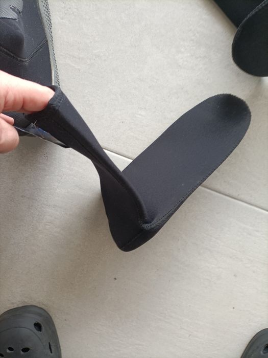 Botas e meias de  mergulho