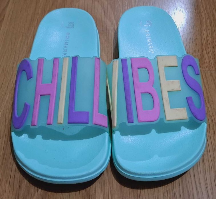 Chinelos Primark Chill Vibes (Novo): Tam 37