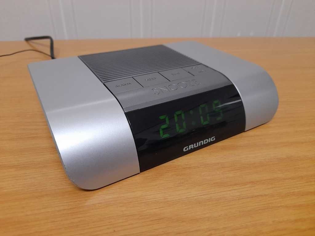 Rádio despertador Grundig