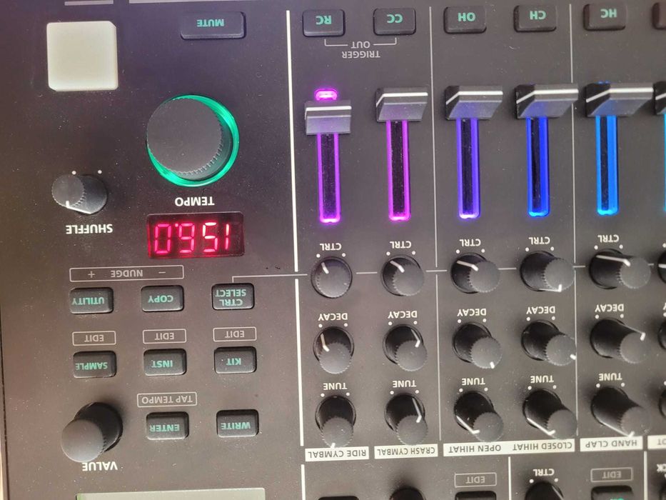 Roland TR8-S Drum machine