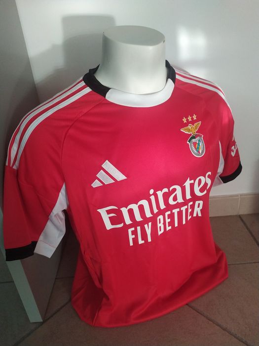 Camisola principal Benfica 25/26