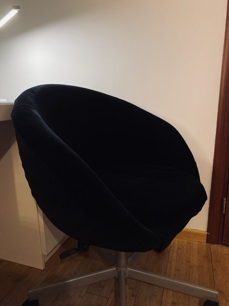 Fotel welurowy czarny obrotowy, do biurka