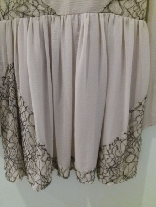 Piękną cielista sukienka z koronka TOP SHOP 40