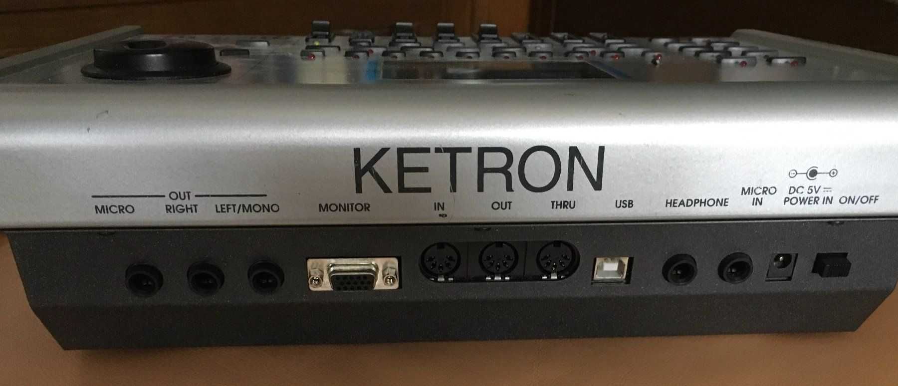 Ketron Midjay arranjador e leitor de arquivos midi e MP3