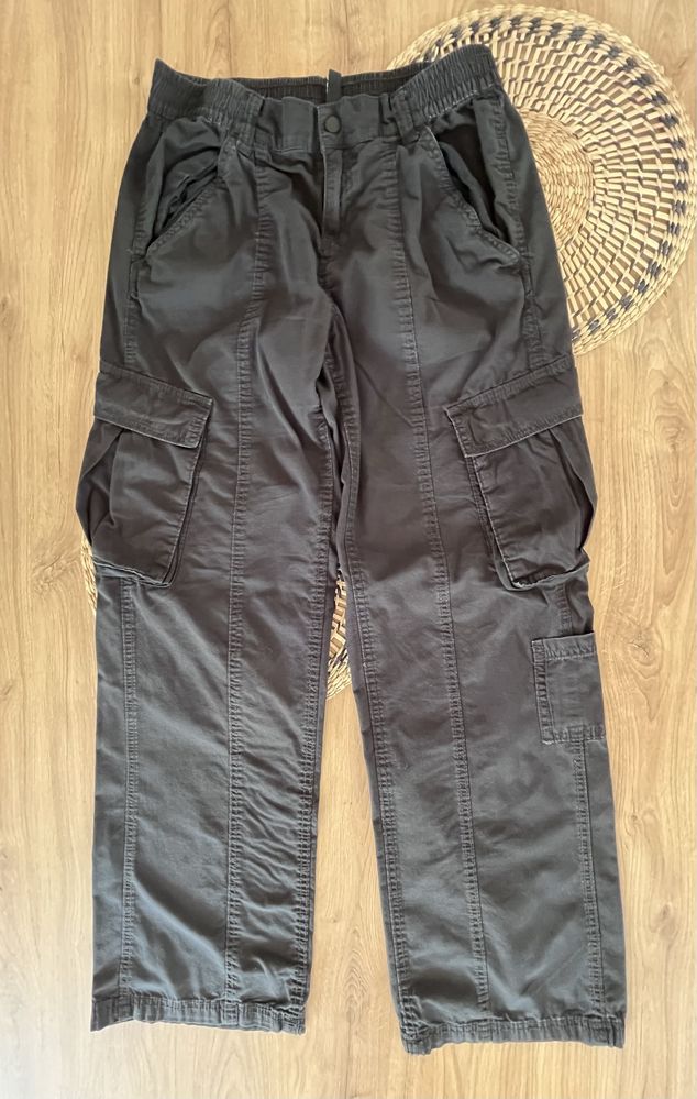 Czarne spodnie cargo r. 38