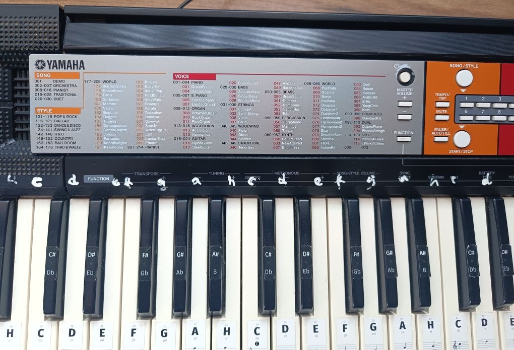 Keyboard Yamaha PSR F50