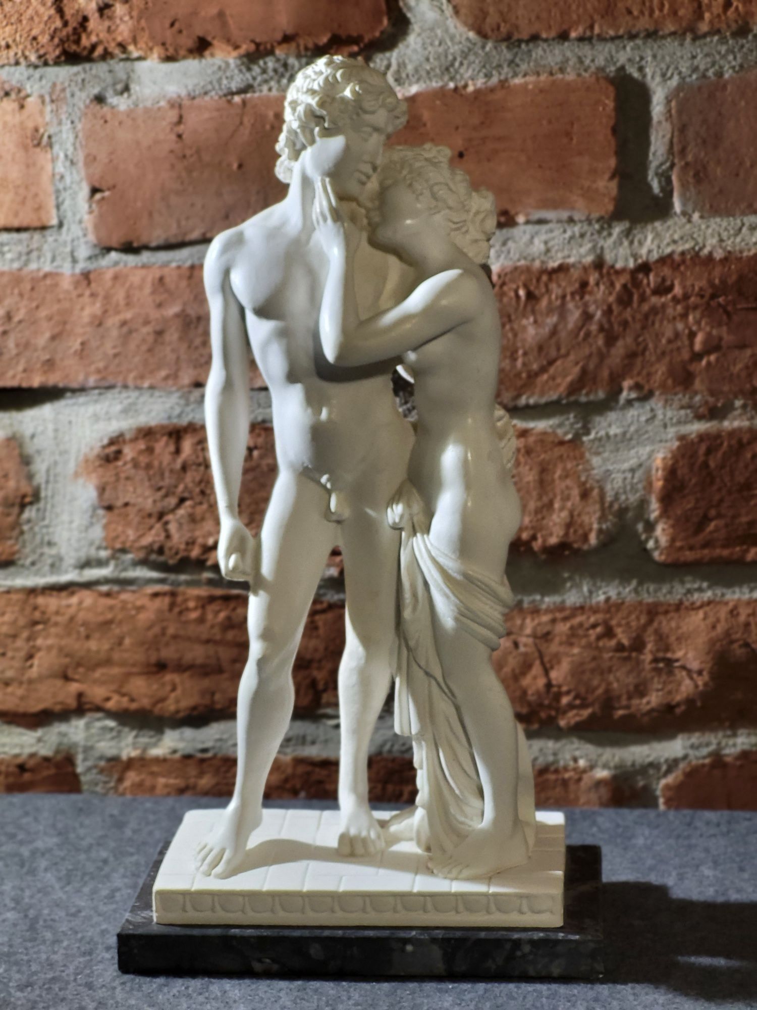 Rzeźba Alabaster cokół Marmur  Wenus i Adonis  według  A. CANOVA  h 38