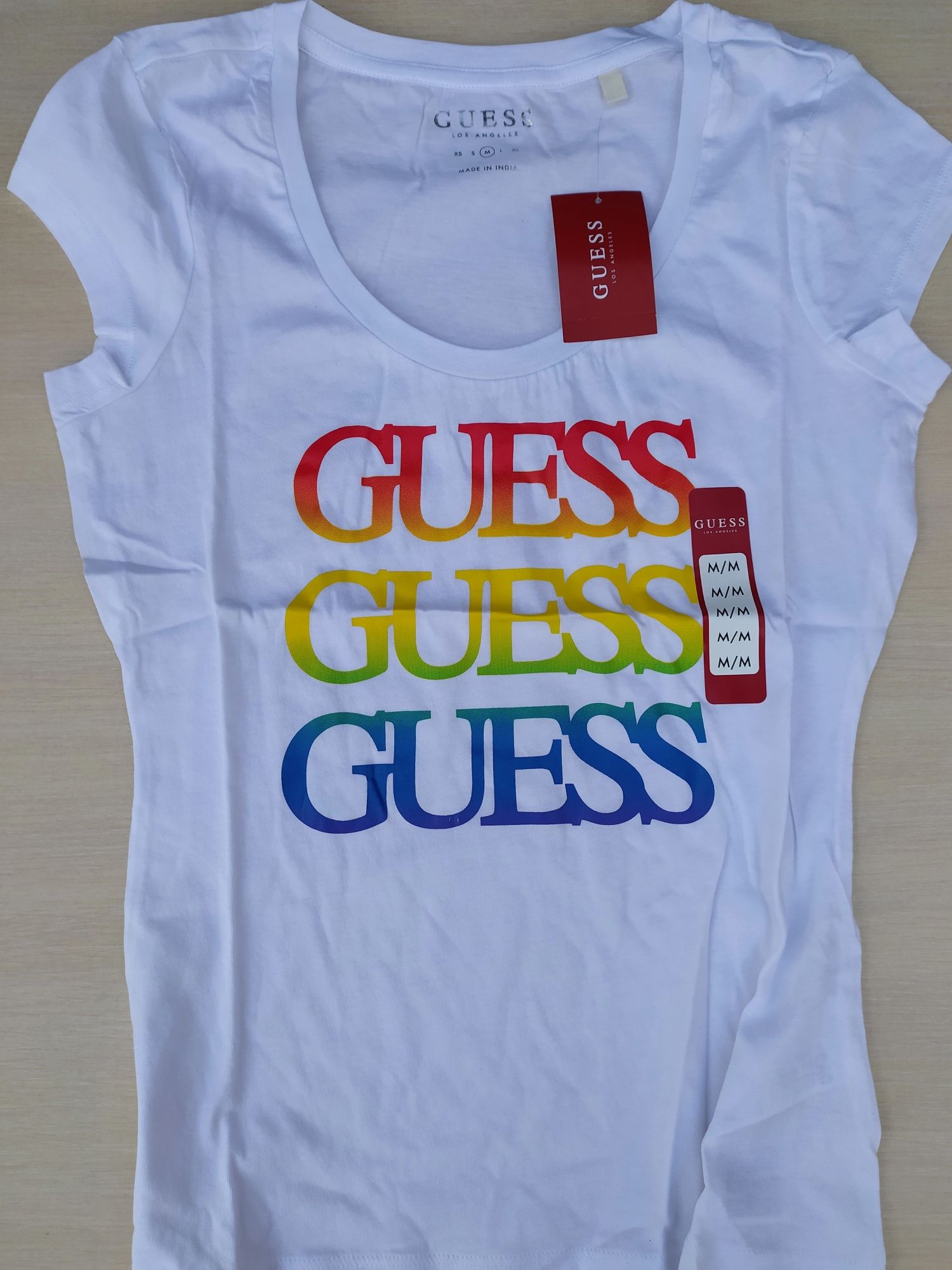 Стильная футболка Guess