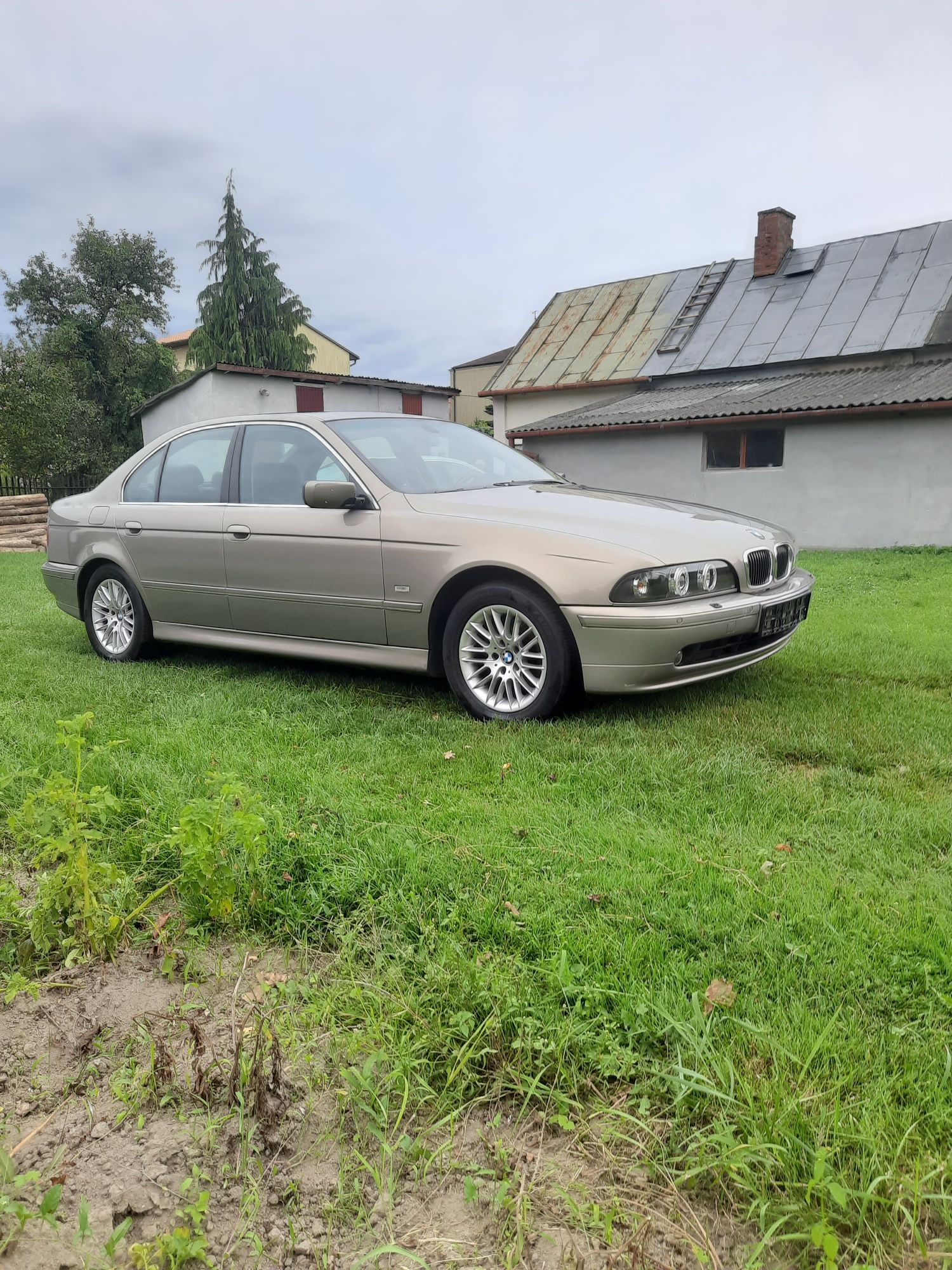 Sprzedam BMW E39 seria 5 z 2001r- 2.5 benzyna-192 KM.