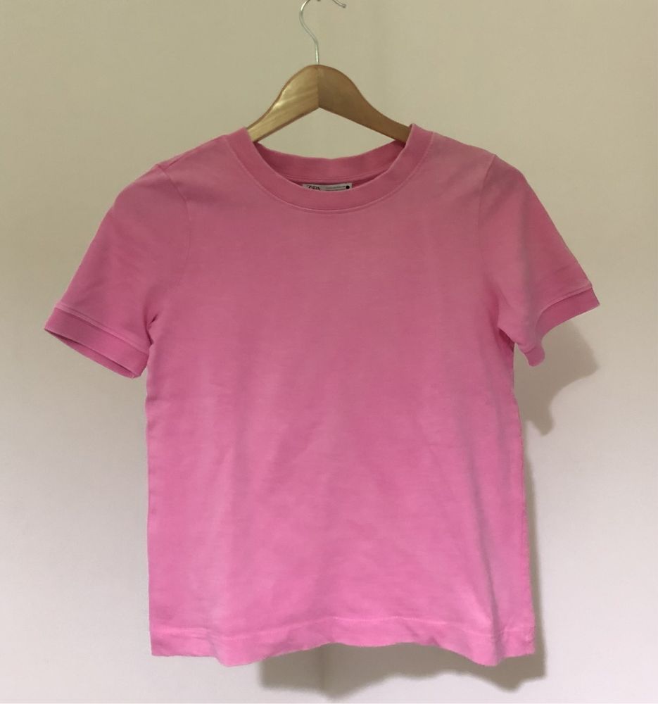 T-shirt básica rosa da Zara