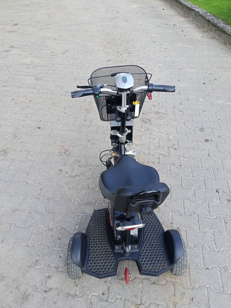 Hulajnoga elektryczna, 3 kołowa