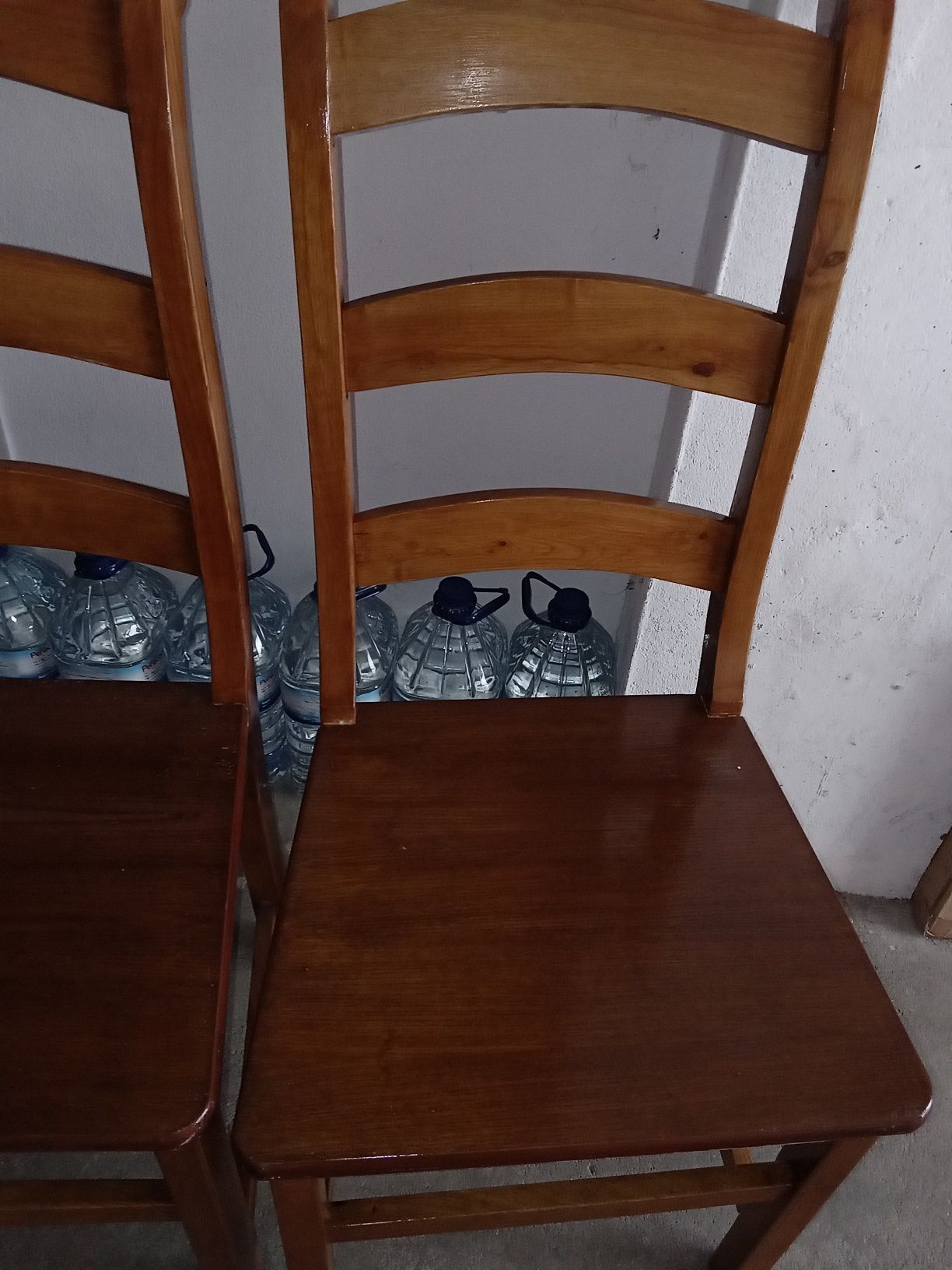 Vendo mesa com quatro