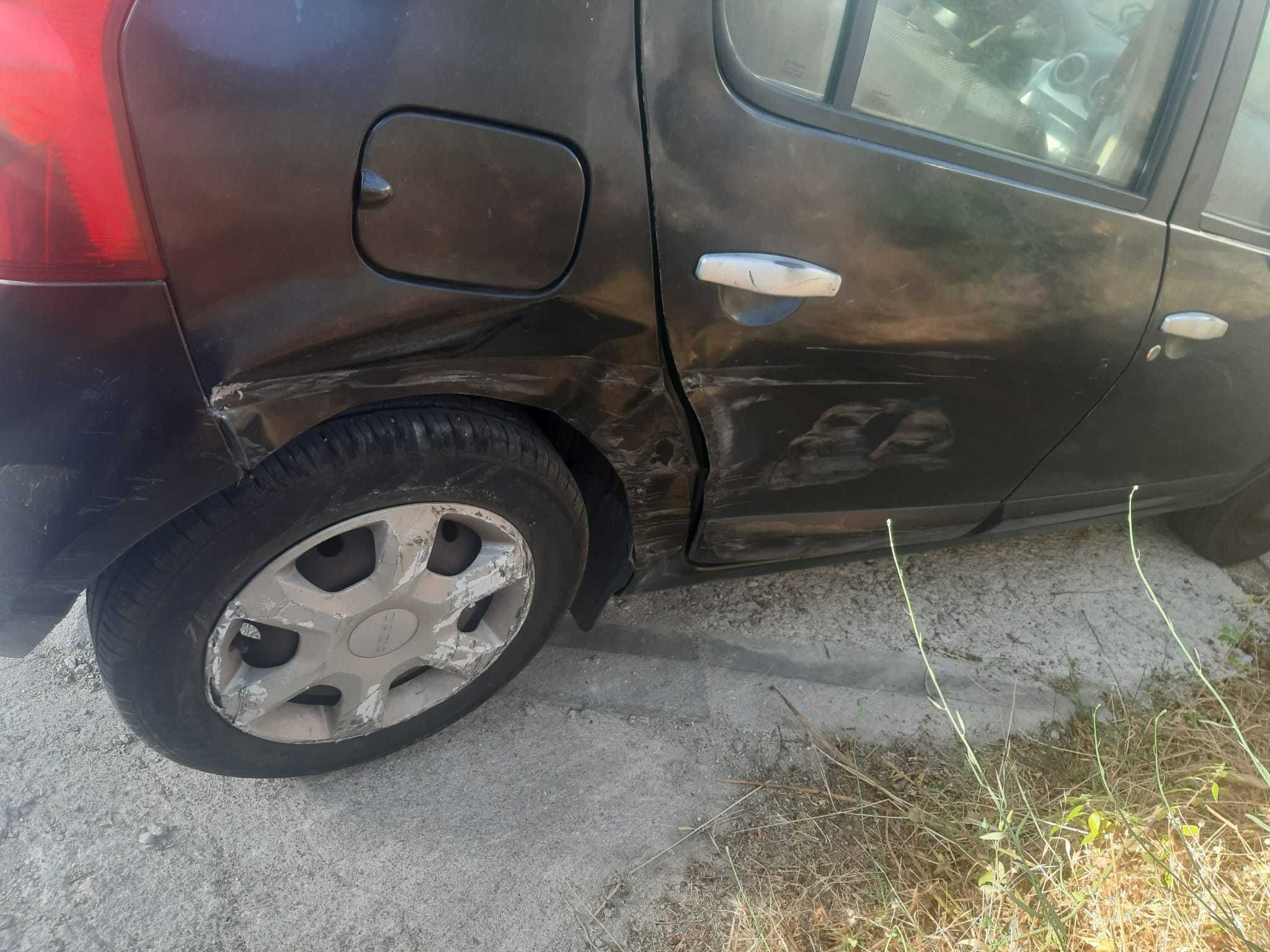 Vende-se Dacia Sandero acidentado