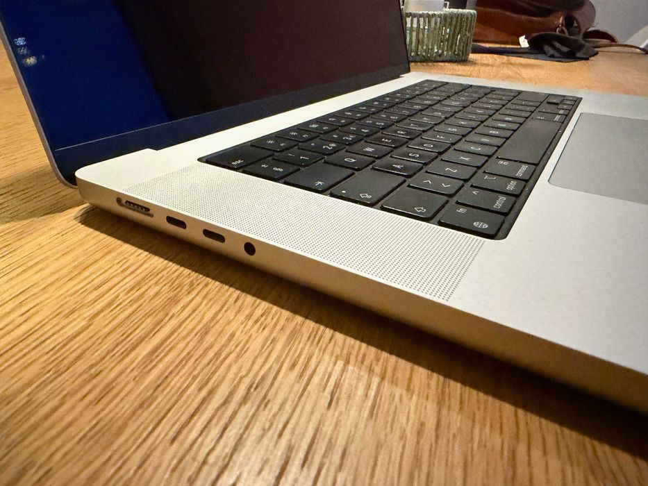 MacBook Pro 16” (2021) – M1 Pro (10/16) | 16GB RAM | 512GB SSD