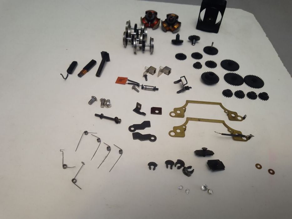 Электровоз Е69 фирмы Piko 1:87 запчасти, лампочки.