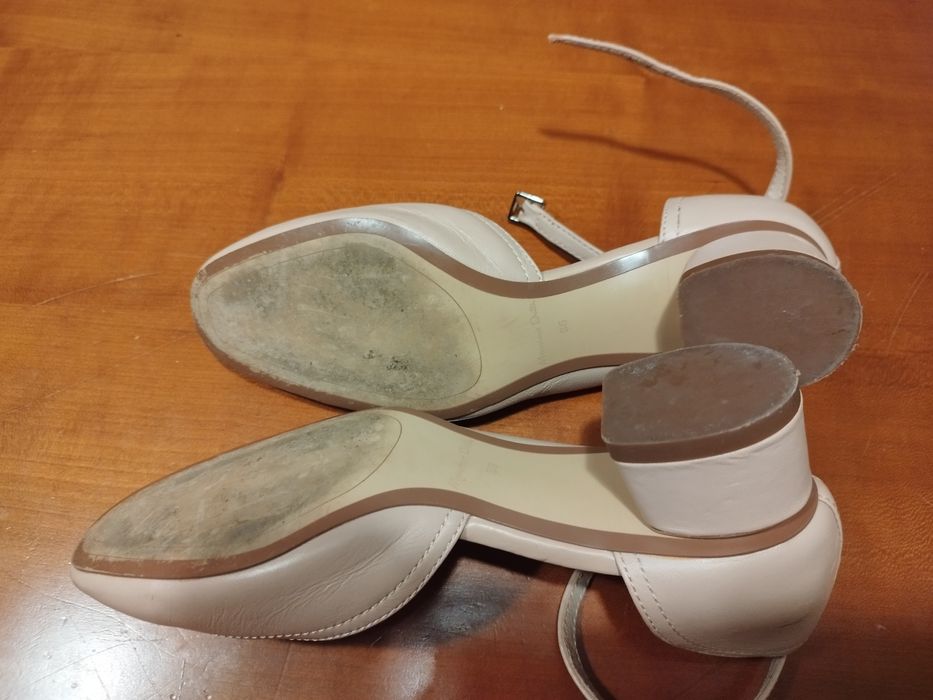 Sapato com fivela, nude. Máximo Dutti. 35