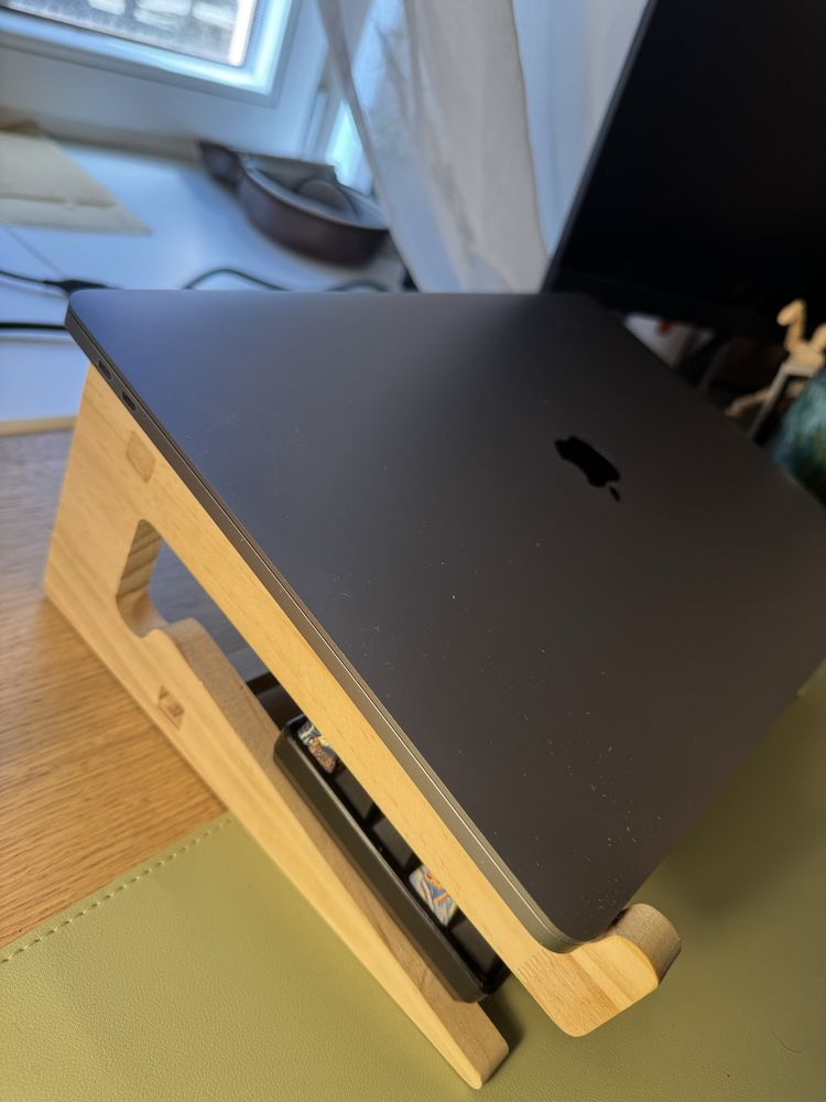 MacBook Pro 16” (2019) – Топова комплектація, відмінний стан