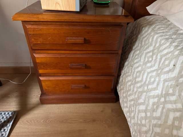 Vendo Mobília de quarto em madeira pinho mel