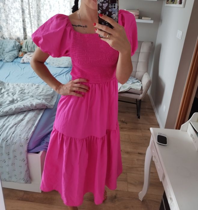 Piękna sukienką z bufkami nowa !! m