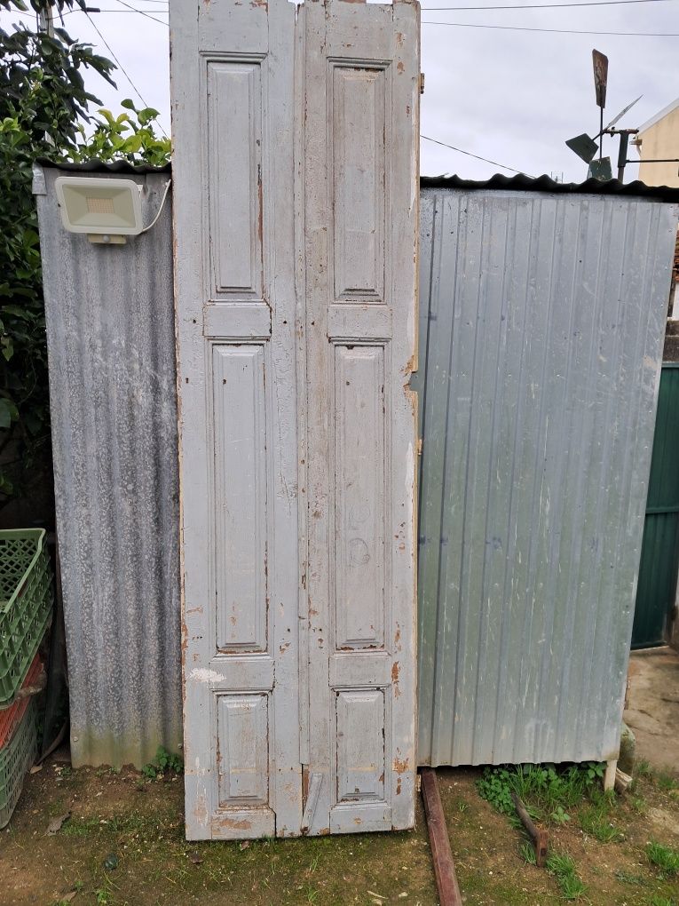 Portas em madeira.