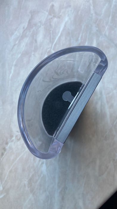 Pojemnik  na  długopisy  z  zegarem - NOWY