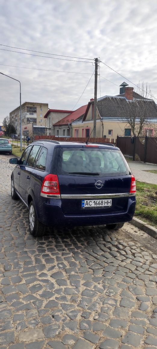 Opel Zafira свіжопригнана.