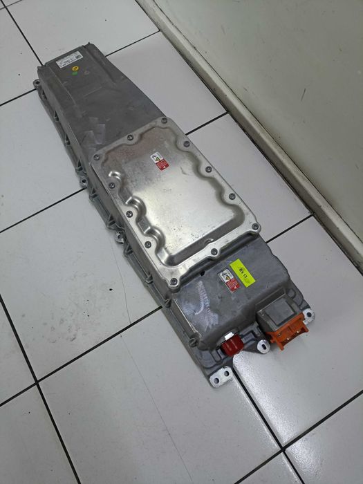 Izolator akumulatora baterii Porsche taycan 1