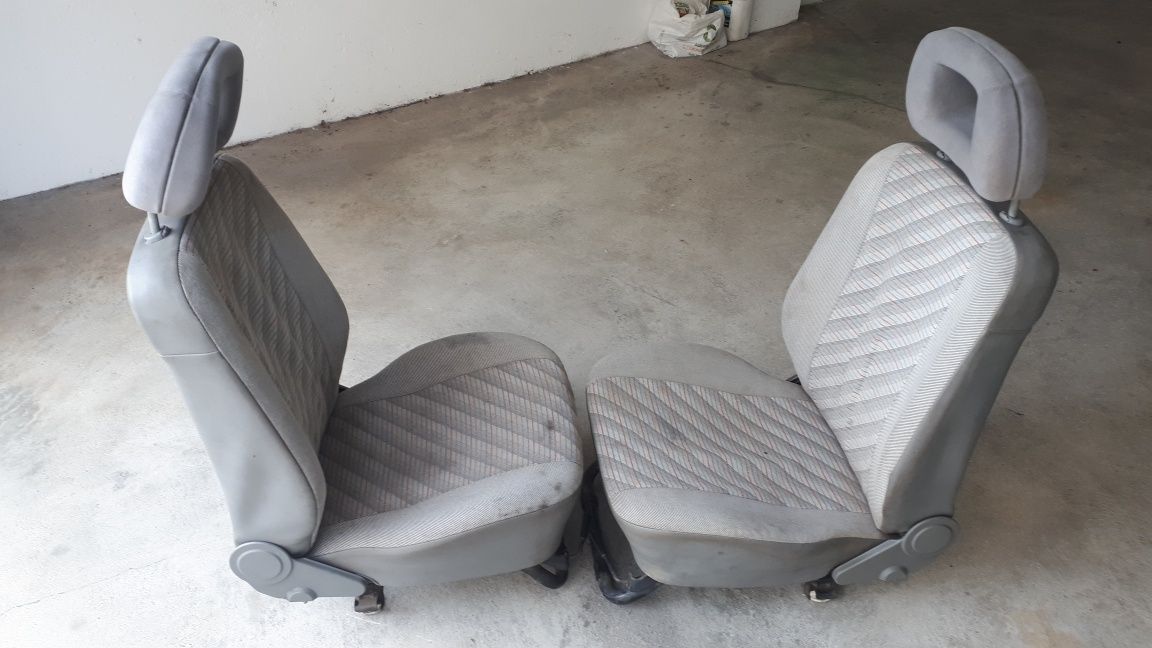 Dois bancos/estofos da frente Opel Corsa-A 5 portas impecáveis