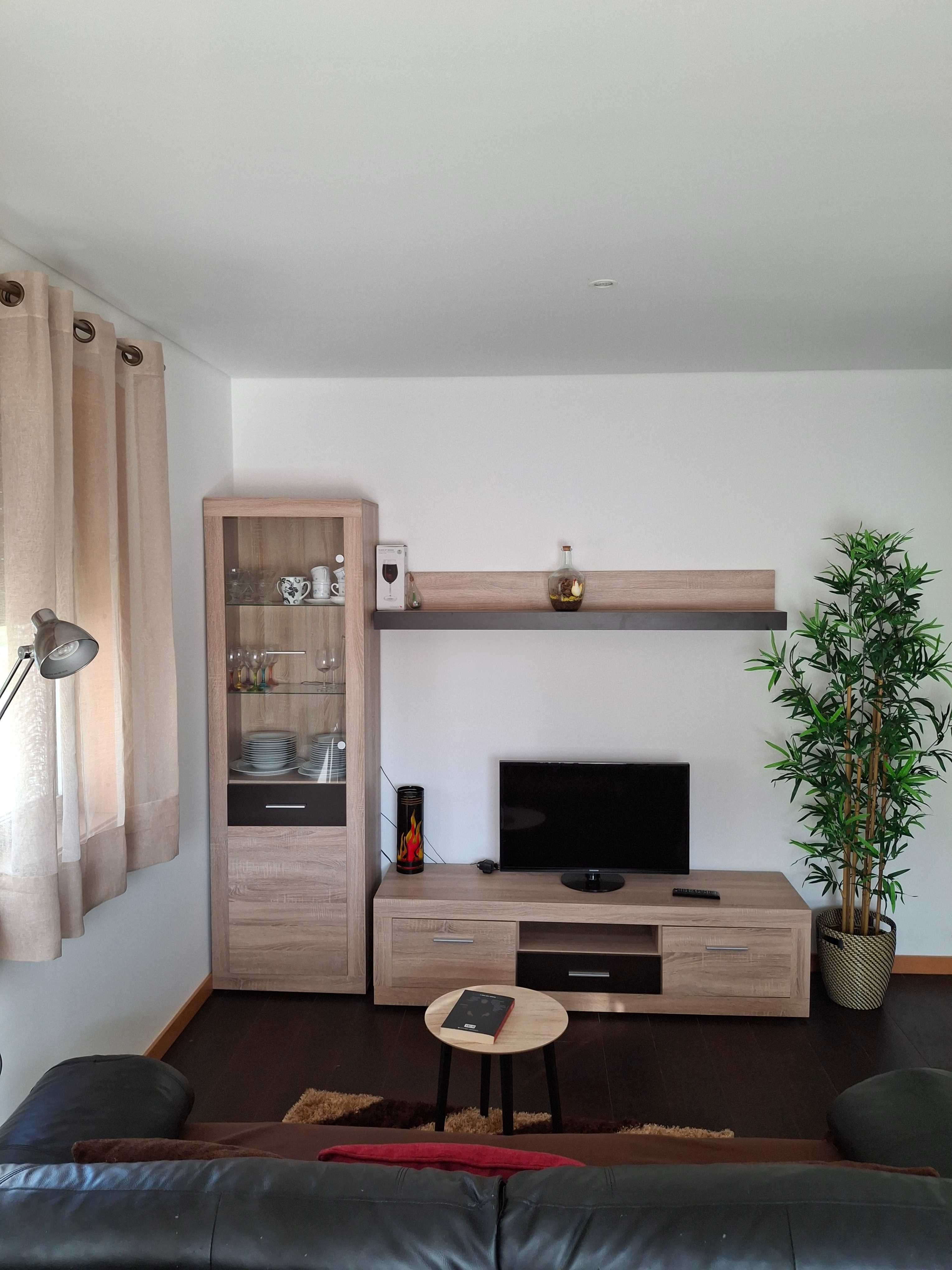Mobiliário - mesas, cadeiras, móveis de sala, quarto e WC, Sofás