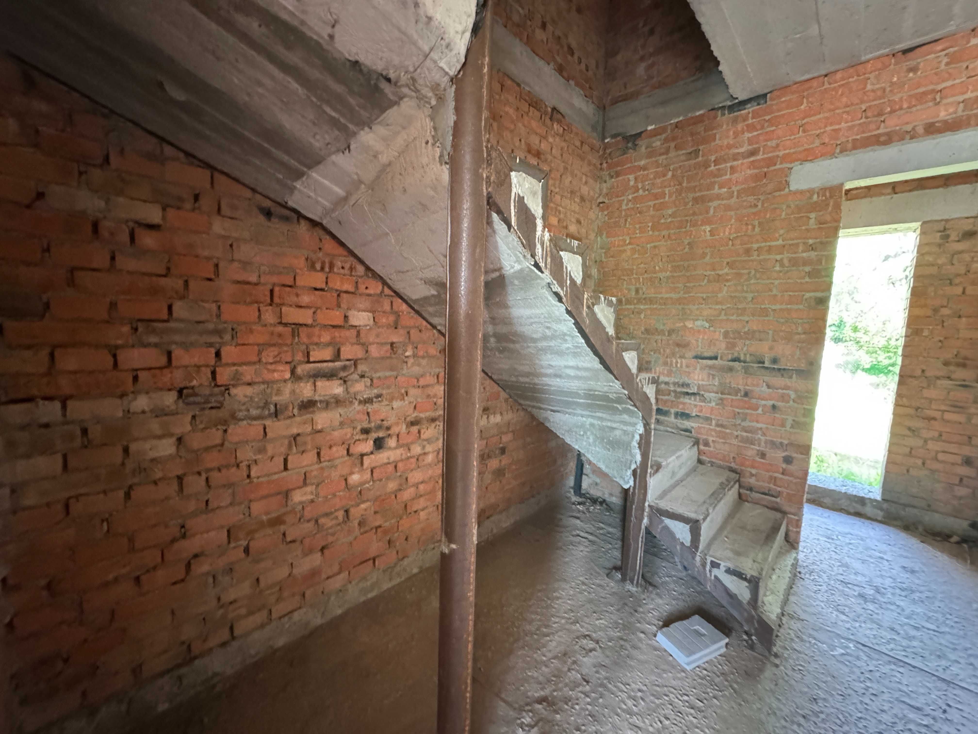 Продам трирівневий просторий таунхаус