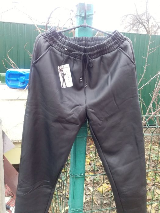 Продам новые женские брюки.