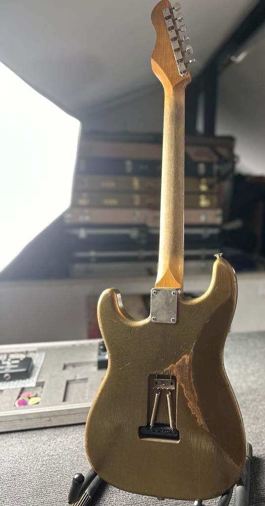 SKG Little Wing "Aged Gold Top" Stratocaster