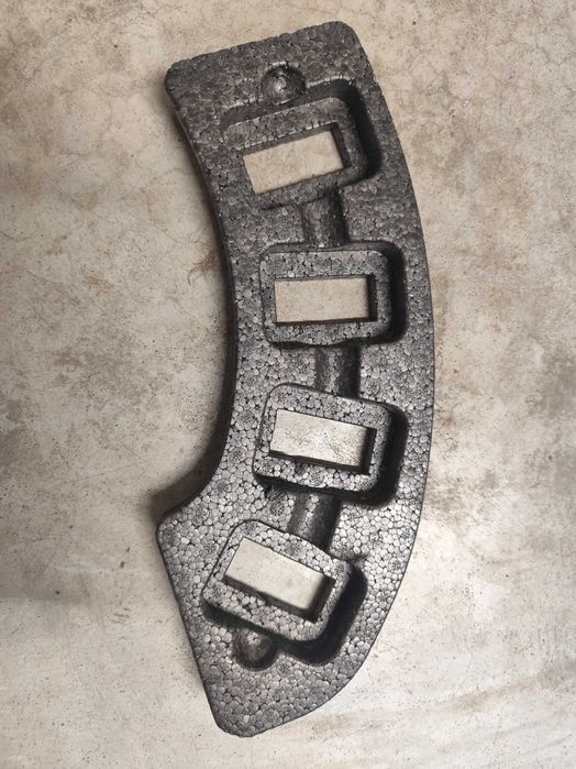 Wkład bagażnika Audi A6 C7 z mocowaniem narzędzi i zapięć siatki.