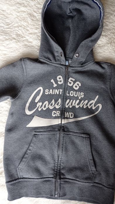 Продам свитшот,спортивную кофту рост 122