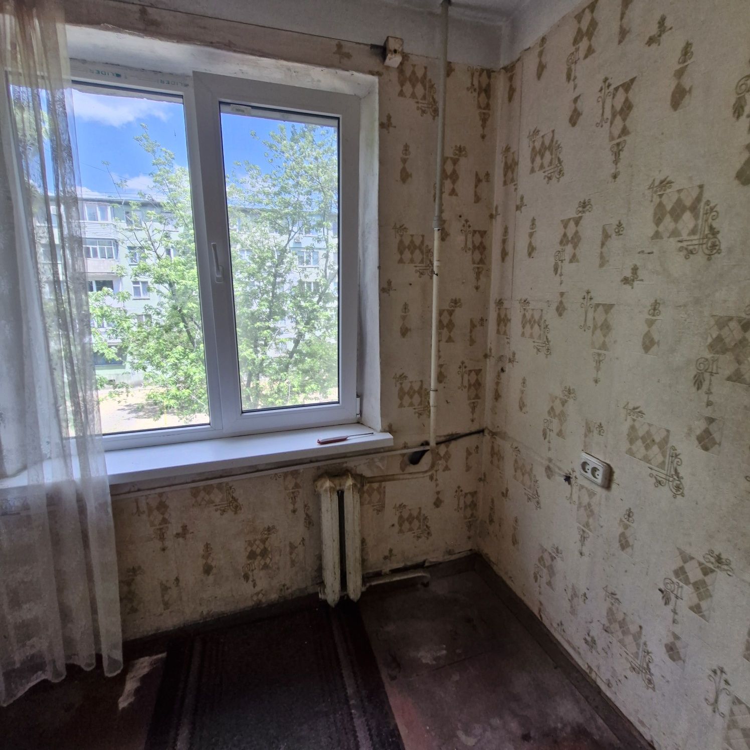 Продається двохкімнатна Героїв Дніпра