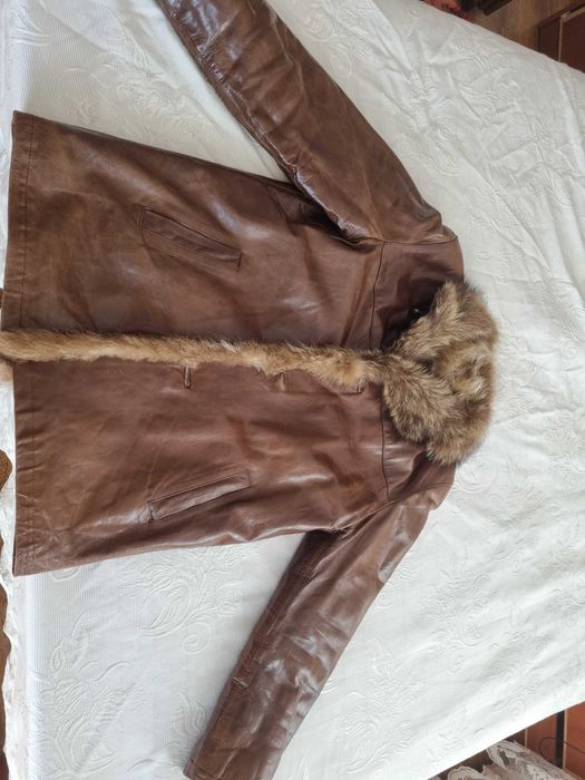 Чоловіча шкіряна куртка утеплена хутром єнота