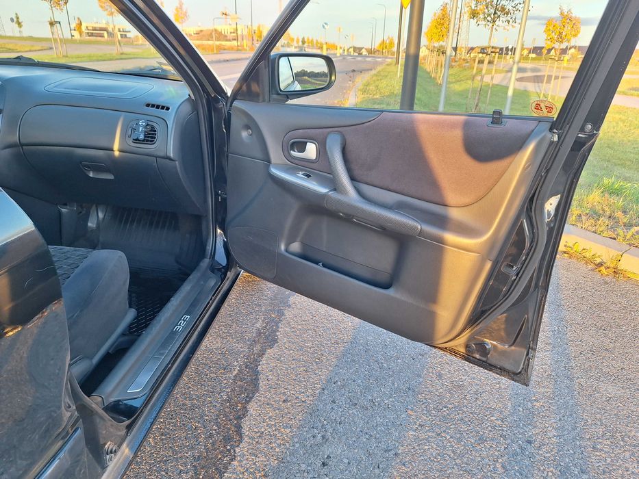 MAZDA 323F 1,6 2003