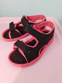 Różowe sandałki dla dziewczynki