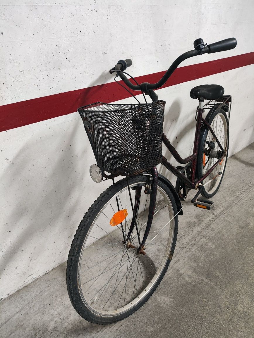 Duas bicicletas de senhora e homem