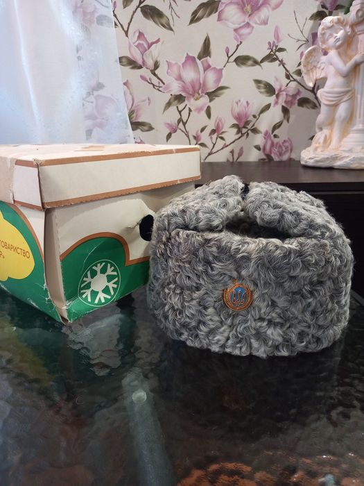 Шапка нова, комір, натуральний каракуль,