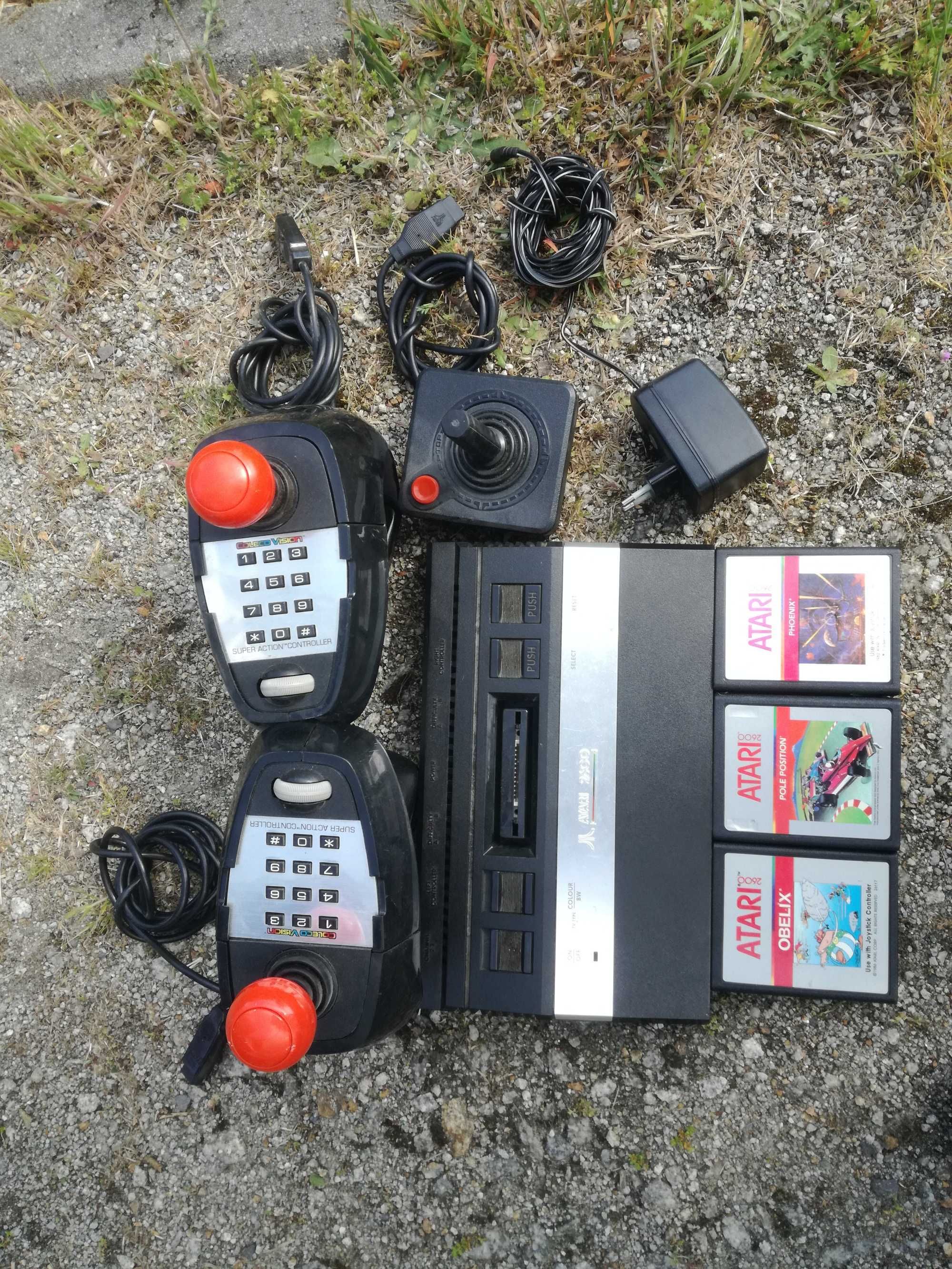 Konsola  ATARI  CX 2600 3 joystick i 3 gry