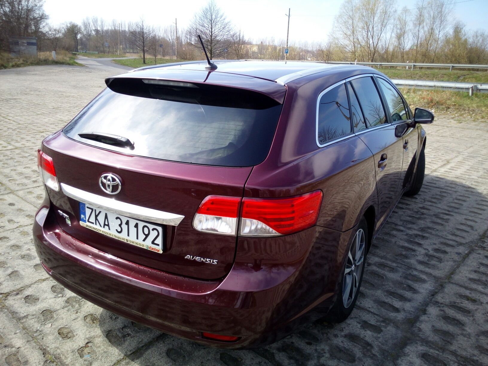 Sprzedam Toyota Avensis T27 skóra*alcantara* navi* kamera* KeyLess*