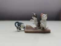 Figurka Schleich 13674 trzy małe kotki bawiące się na dywanie wycofane