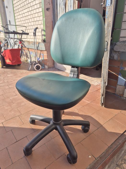 Продам  офісне  крісло