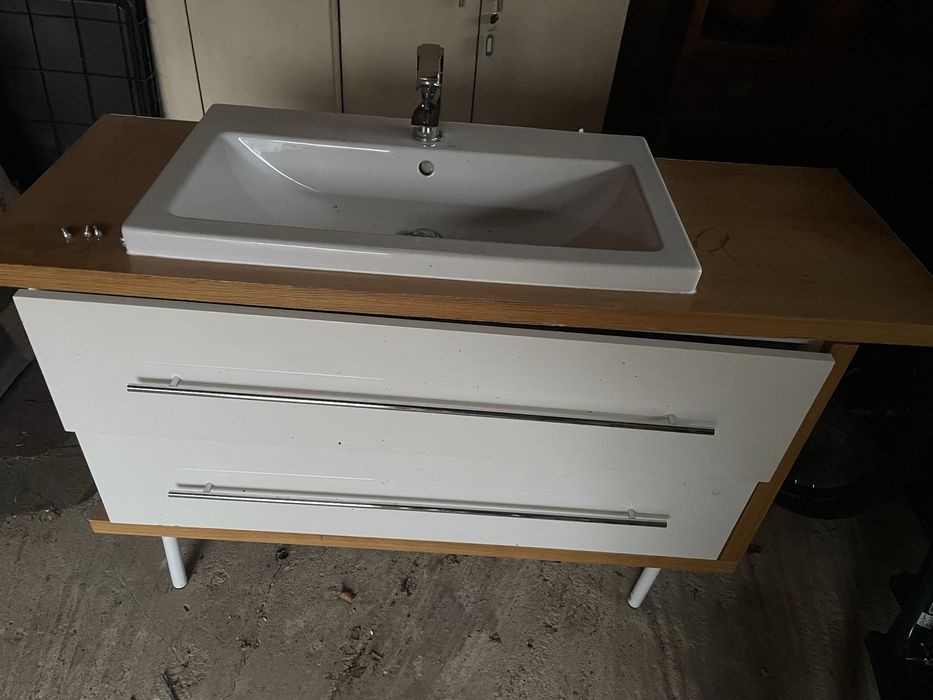 Umywalka z baterią Cersanit