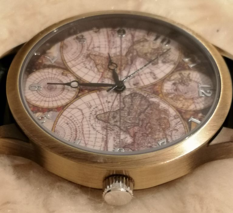 Zegarek z motywem mapa globusa patynowany i prezent budzik