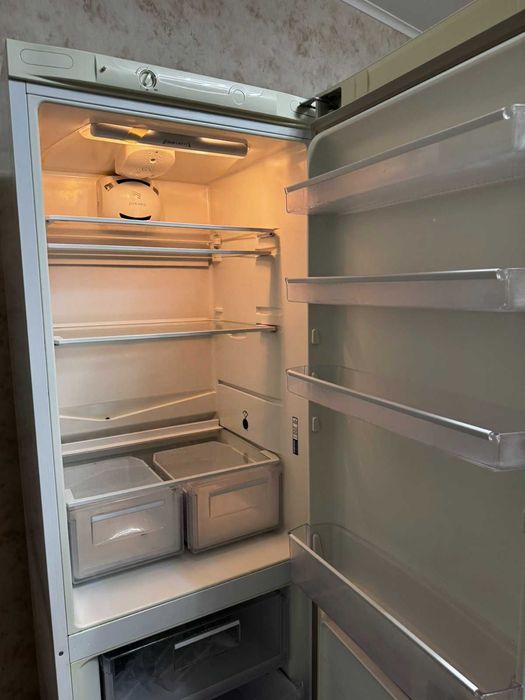 Холодильник 2 камерний